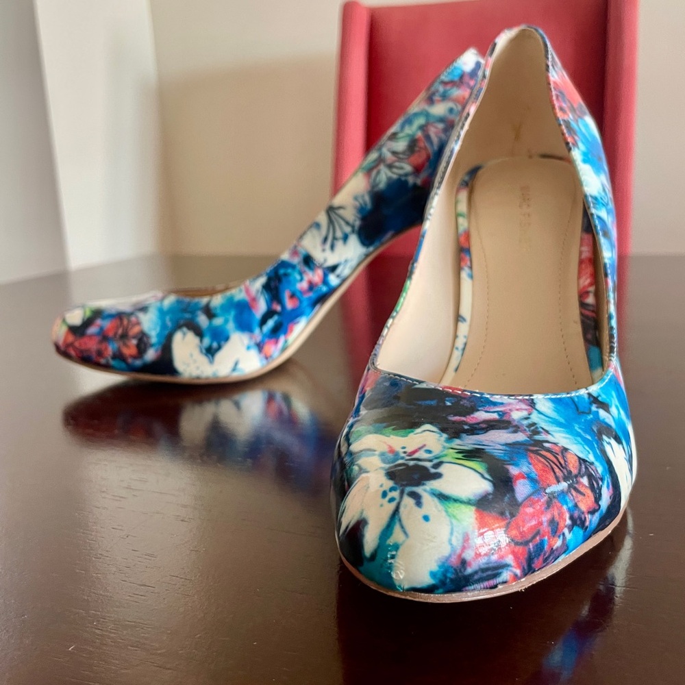 Marc Fisher multi color floral pumps
